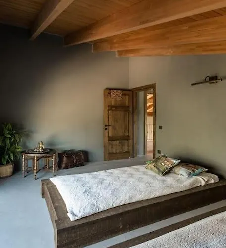 A Fascinating Toscana_Like Home In Urla