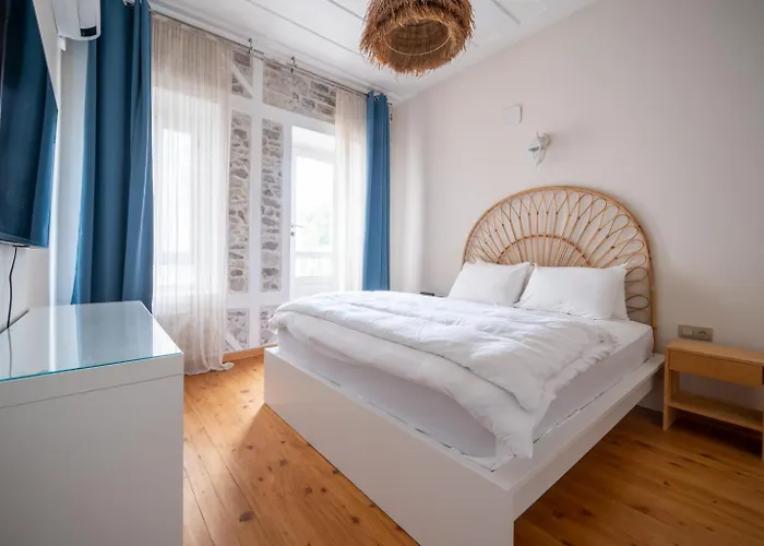 Miniq Homes 101 - Near Sea Foca Center 2Br Historic Stone House